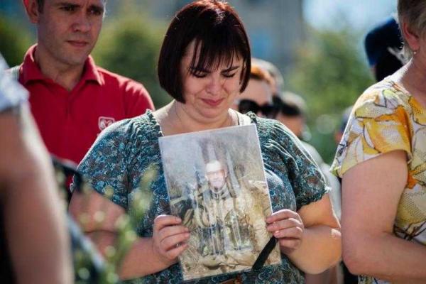 В центре Киева почтили память погибших под Иловайском