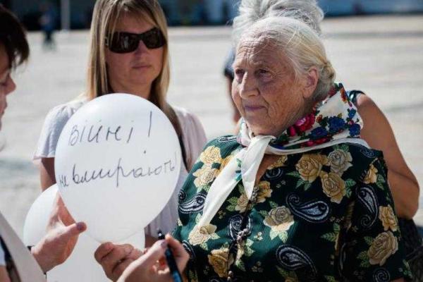 В центре Киева почтили память погибших под Иловайском