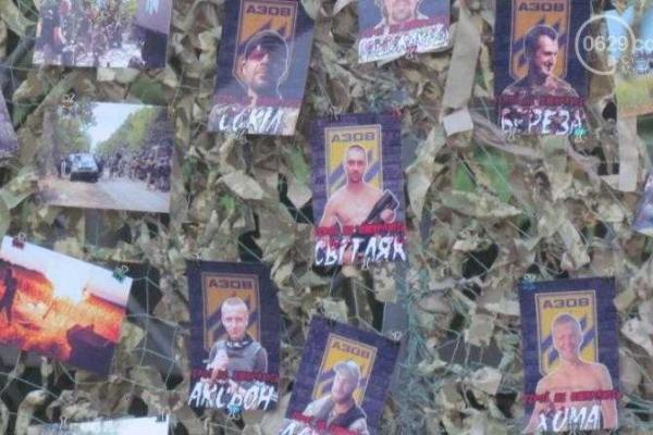 В Мариуполе почтили память бойцов, погибших в Иловайском котле: фоторепортаж В Мариуполе почтили память бойцов, погибших в Иловайском котле: фоторепортаж