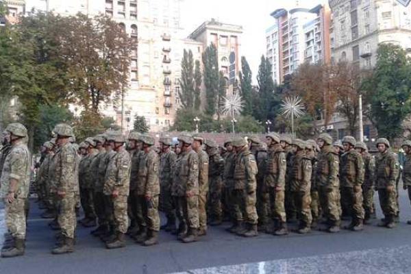 По Киеву прошло большое количество военной техники: опубликовано видео По Киеву прошло большое количество военной техники: опубликовано видео