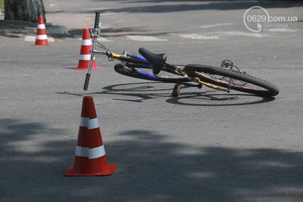 В Мариуполе произошло ДТП: велосипедист столкнулся с легковым автомобилем