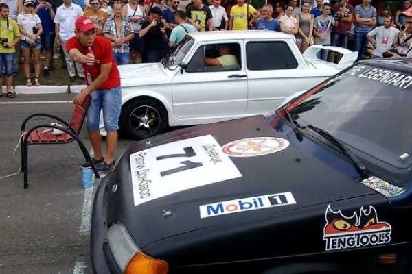 В оккупированной Горловке прошли соревнования по дрэг-рэйсингу В оккупированной Горловке прошли соревнования по дрэг-рэйсингу
