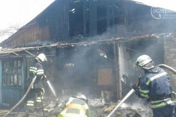 В Мариуполе случился сильный пожар, пострадали три человека