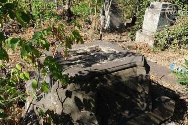 В Мариуполе разрушена могила одного из первых мэров