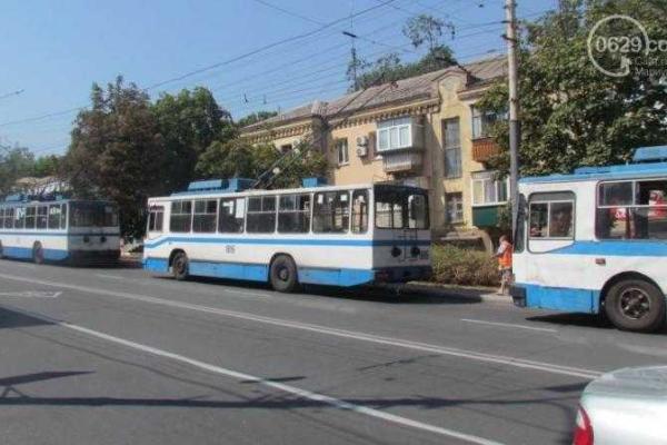 В Мариуполе случилось ДТП: легковой автомобиль столкнулся с маршрутным такси
