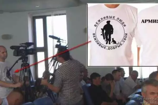 В Лисичанске видеооператор ТРК «Акцент» пришел на сессию горсовета в футболке "Вежливые люди"