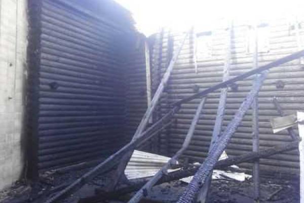 Ночью в Мариуполе горел бывший кинотеатр «Союз» Ночью в Мариуполе горел бывший кинотеатр «Союз»