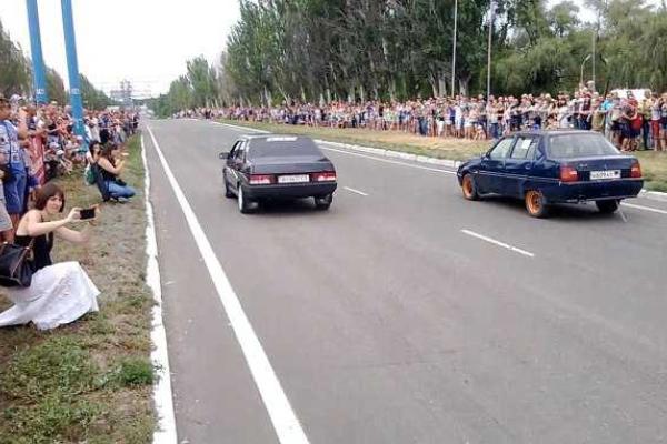 В оккупированной Горловке прошли соревнования по дрэг-рэйсингу В оккупированной Горловке прошли соревнования по дрэг-рэйсингу