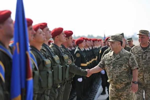 Военные показали последние приготовления к параду на День Независимости Военные показали последние приготовления к параду на День Независимости