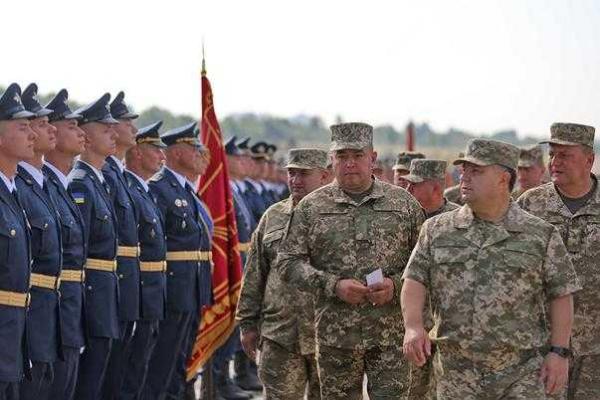 Военные показали последние приготовления к параду на День Независимости Военные показали последние приготовления к параду на День Независимости