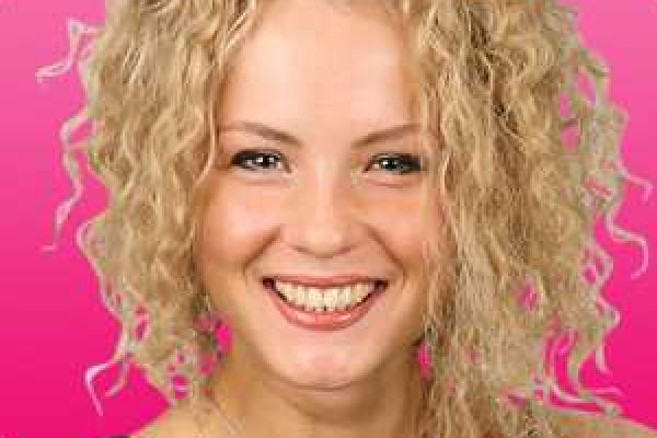 Участница «Дома-2» запала на ведущего "Рассмеши комика" и хочет увести его из семьи