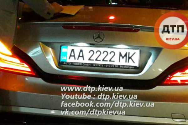 Масштабное пьяное ДТП в Киеве: Мерседес протаранил Тойоту, 7 пострадавших Масштабное пьяное ДТП в Киеве: Мерседес протаранил Тойоту, 7 пострадавших