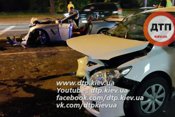 Масштабное пьяное ДТП в Киеве: Мерседес протаранил Тойоту, 7 пострадавших Масштабное пьяное ДТП в Киеве: Мерседес протаранил Тойоту, 7 пострадавших