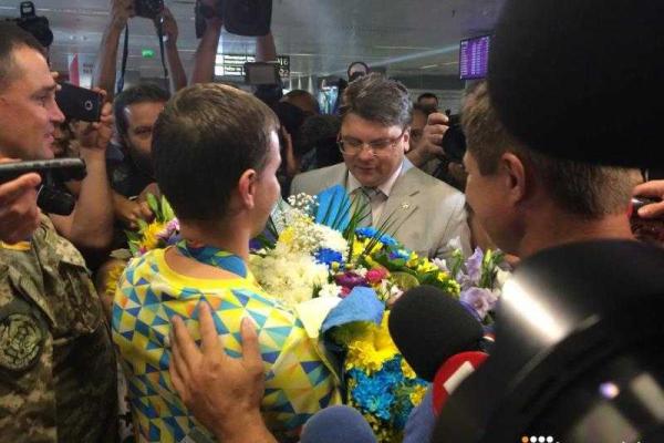 Рио-2016: первого украинского медалиста встретили в "Борисполе" Рио-2016: первого украинского медалиста встретили в "Борисполе"