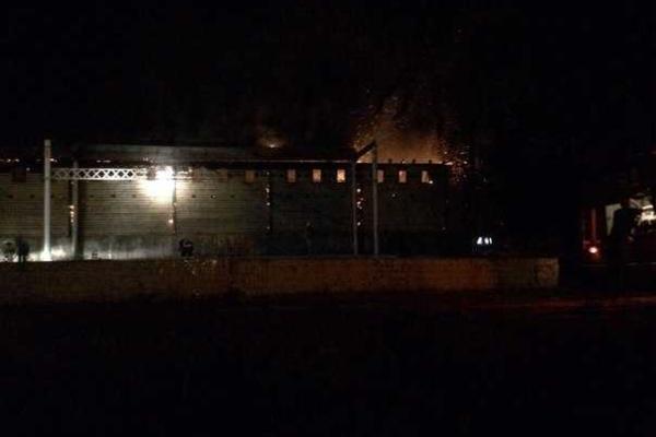 Ночью в Мариуполе горел бывший кинотеатр «Союз» Ночью в Мариуполе горел бывший кинотеатр «Союз»