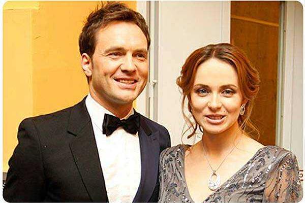 Участница «Дома-2» запала на ведущего "Рассмеши комика" и хочет увести его из семьи