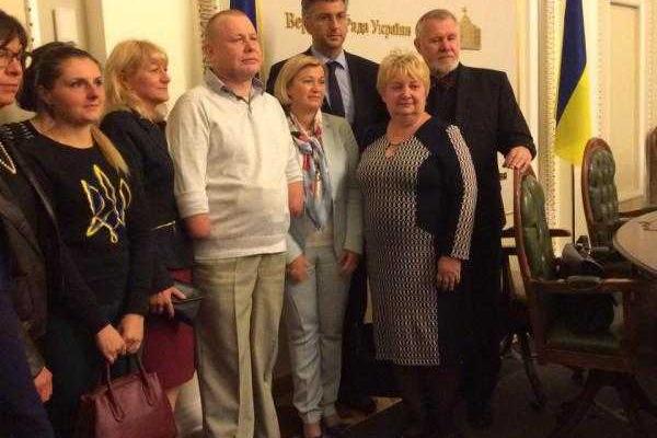 Бывший пленный Жемчугов рассказал чиновникам из ЕС шокирующие подробности своего пребывания в плену Бывший пленный Жемчугов рассказал чиновникам из ЕС шокирующие подробности своего пребывания в плену