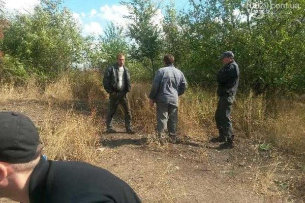 В Мариуполе поймали мужчин, которые незаконно пилили деревья В Мариуполе поймали мужчин, которые незаконно пилили деревья