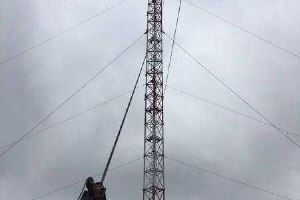 Жебривский проинспектировал работы по восстановлению телебашни на горе Карачун