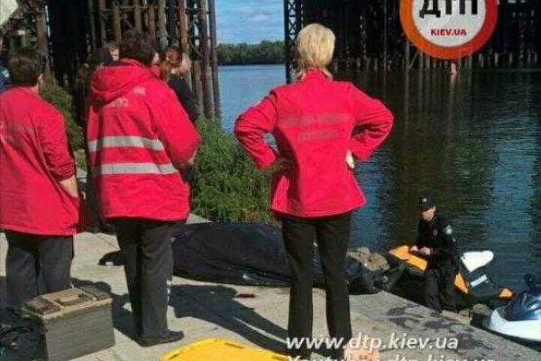 В Сети появились первые фото с места гибели заместителя главы АП В Сети появились первые фото с места гибели заместителя главы АП