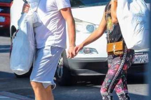 Леонардо ДиКаприо заметили во время шопинга с моделью Ниной Агдал