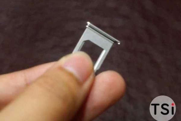 В сети появились "живые" фото iPhone 7 В сети появились "живые" фото iPhone 7