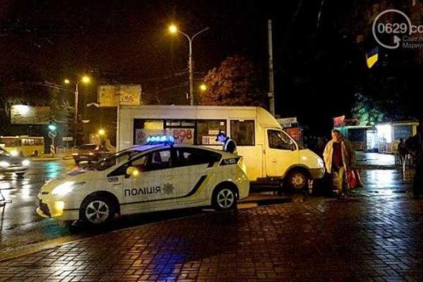 В Мариуполе произошло жуткое ДТП: женщина попала под колеса маршрутки, появились новые подробности