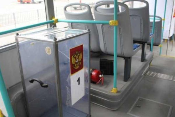 В Симферополе людям приходится голосовать в автобусах В Симферополе людям приходится голосовать в автобусах