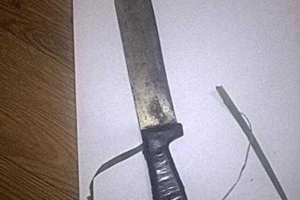 В Мариуполе вооруженный мужчина нападал на женщин посреди ночи В Мариуполе вооруженный мужчина нападал на женщин посреди ночи