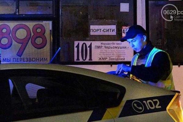 В Мариуполе произошло жуткое ДТП: женщина попала под колеса маршрутки, появились новые подробности