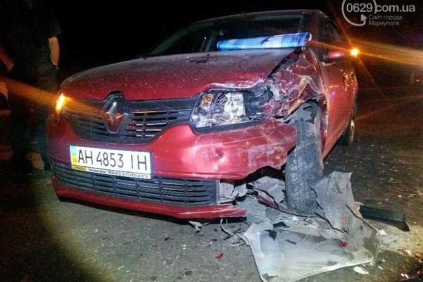 Пьяный мужчина протаранил авто копов в Мариуполе