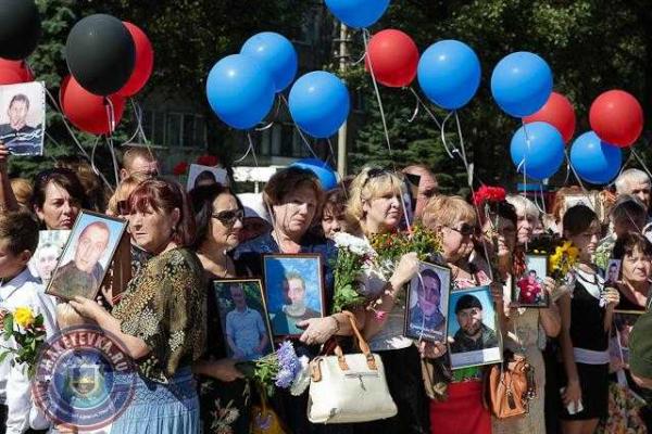 В оккупированной Макеевке появился памятник погибшим боевикам и мирным жителям