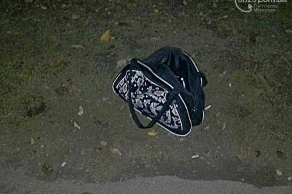 В Мариуполе вооруженный мужчина нападал на женщин посреди ночи В Мариуполе вооруженный мужчина нападал на женщин посреди ночи