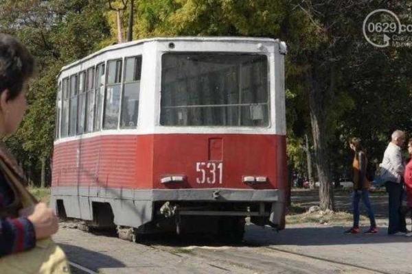 В Мариуполе произошло страшное ДТП: столкнулись трамвай и грузовик