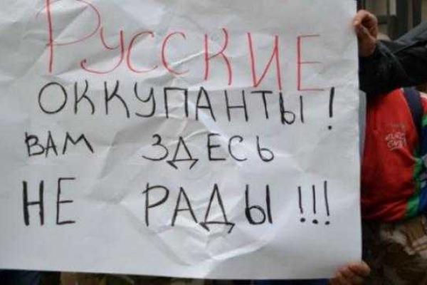 В Одессе забросали яйцами Генконсульство РФ