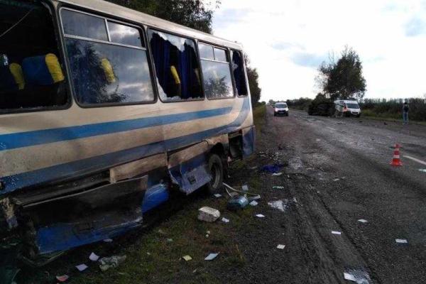 На Львовщине жуткое ДТП: микроавтобус столкнулся с маршруткой, есть жертвы На Львовщине жуткое ДТП: микроавтобус столкнулся с маршруткой, есть жертвы