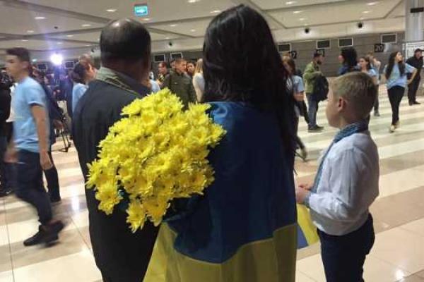 Появились фото, как в Киеве украинцы встречали паралимпийскую сборную Украины