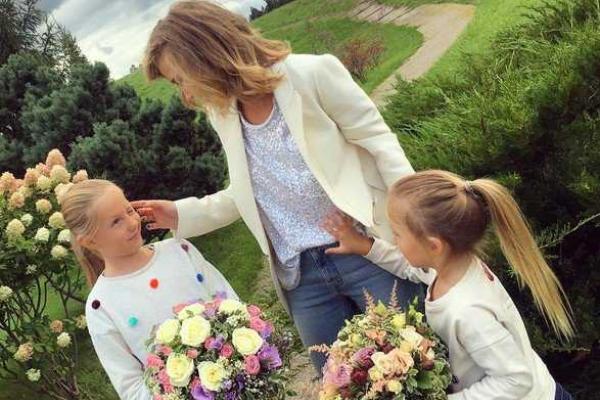 Глюкоза собирает старшую дочь в школу