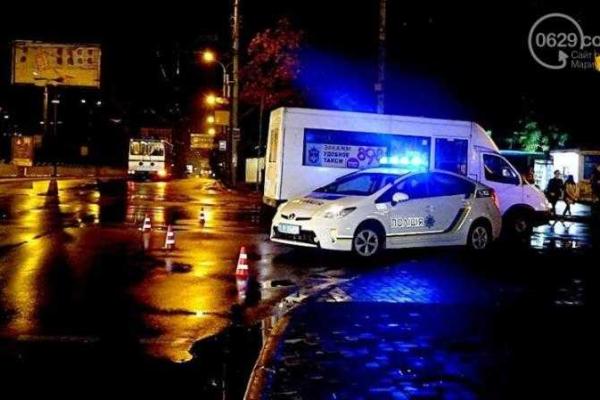 В Мариуполе произошло жуткое ДТП: женщина попала под колеса маршрутки, появились новые подробности
