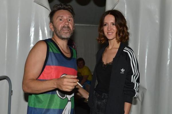 Шнуров зажег «Новую волну» матом и лабутенами