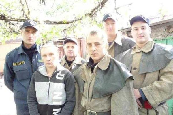 Новости из "ЛНР": "сенсационный" фоторепортаж по спасению козы и коровы, которые провалились в погреб Новости из "ЛНР": "сенсационный" фоторепортаж по спасению козы и коровы, которые провалились в погреб