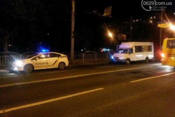 В Мариуполе произошло ДТП: велосипедист врезался в маршрутку В Мариуполе произошло ДТП: велосипедист врезался в маршрутку