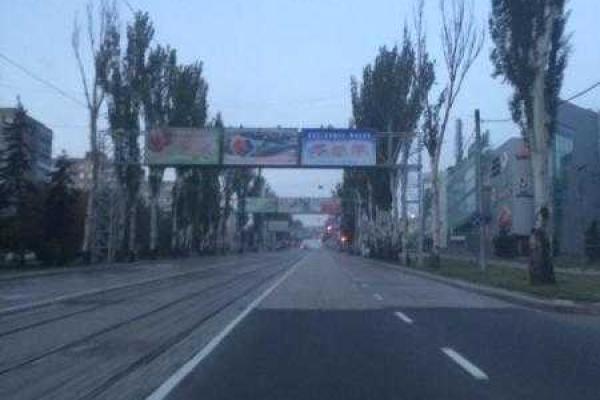 Утренний Донецк в день «праймериз» : опубликованы фото пустых улиц Утренний Донецк в день «праймериз» : опубликованы фото пустых улиц