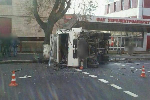 У Хмельницькому сталася страшна ДТП У Хмельницькому сталася страшна ДТП