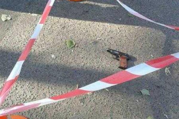 У Києві чоловік ледве не розстріляв патрульних У Києві чоловік ледве не розстріляв патрульних