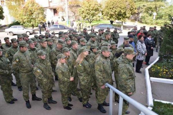 В Лисичанске открыли мемориальную доску милиционеру, которого похитили и убили боевики