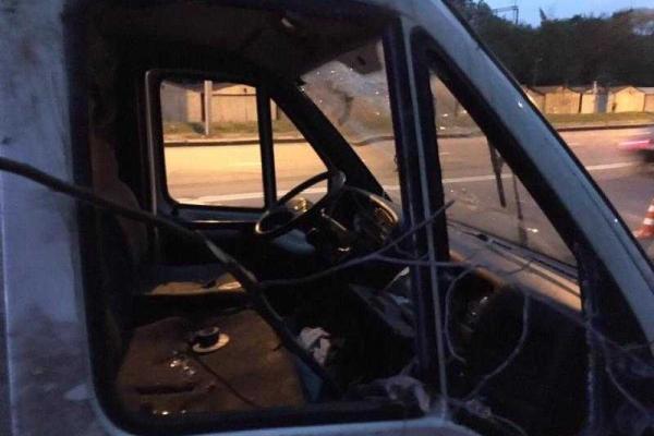 Во Львове пьяный водитель буса влетел в кусты Во Львове пьяный водитель буса влетел в кусты