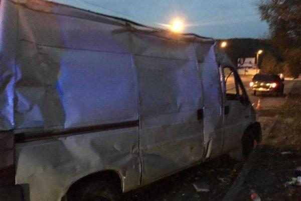 Во Львове пьяный водитель буса влетел в кусты Во Львове пьяный водитель буса влетел в кусты