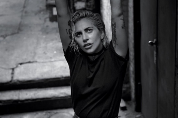 Леди Гага шокировала необычным нарядом