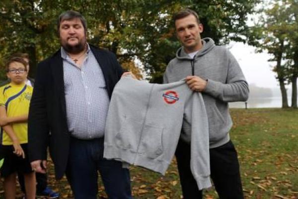 Головний тренер української збірної Шевченко зустрівся із уболівальниками Великої Британії Головний тренер української збірної Шевченко зустрівся із уболівальниками Великої Британії